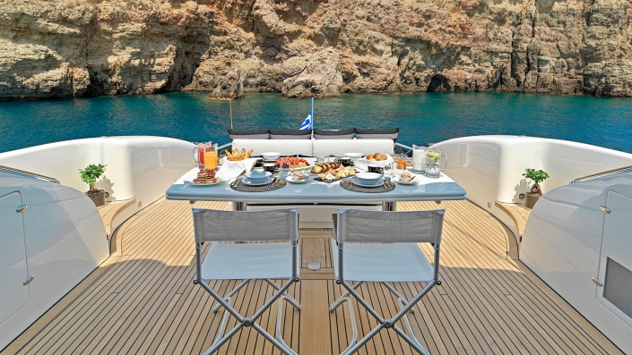 M/Y Ruby afterdeck with table