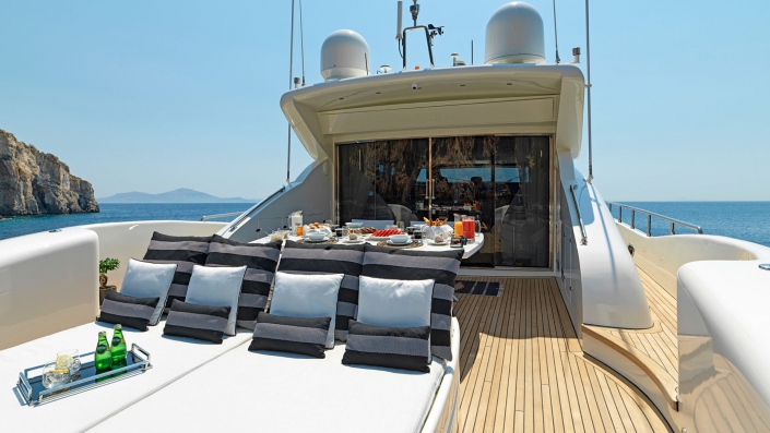M/Y Ruby afterdeck with table and sunbeds